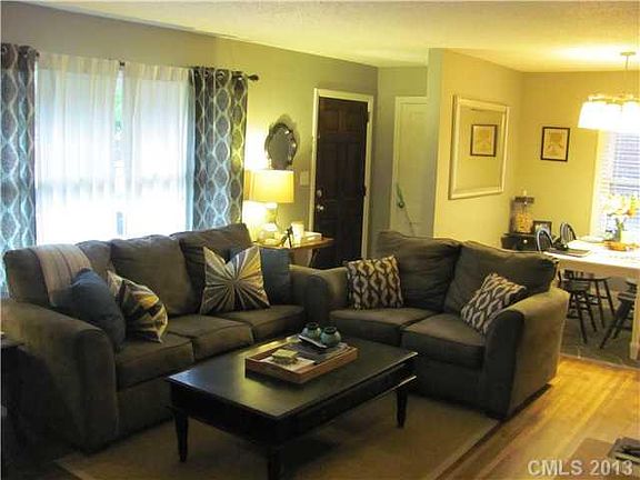 3rd image of 1143 W Dresden Dr