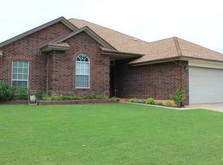 1612 N Locust Ter, Mustang, OK 73064