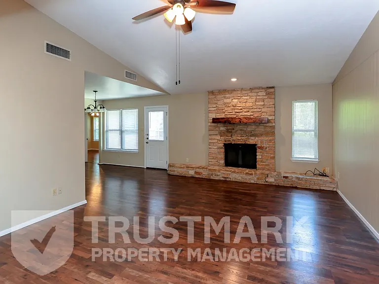 1230 Preswick Cir — Photo 5