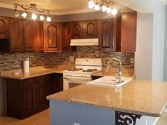 5th image of 307 E Park Ave