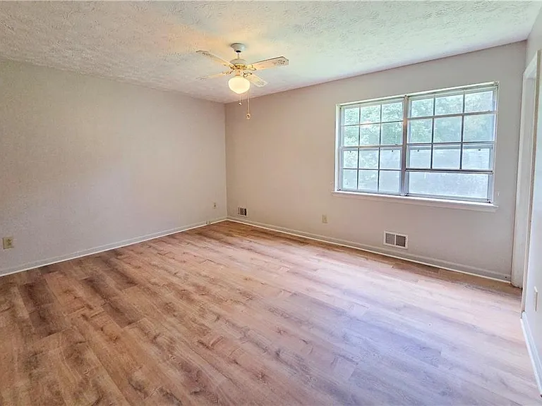3533 Charlotte Dr — Photo 24