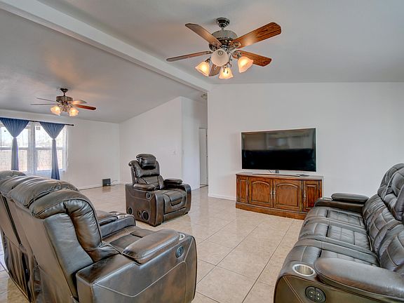 3rd image of 209 Camino Cuatro SW