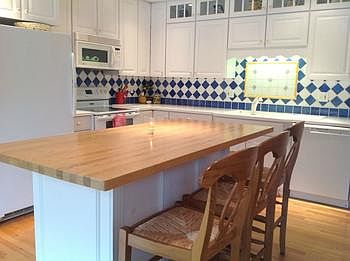 An island for all those quick meals or snacks