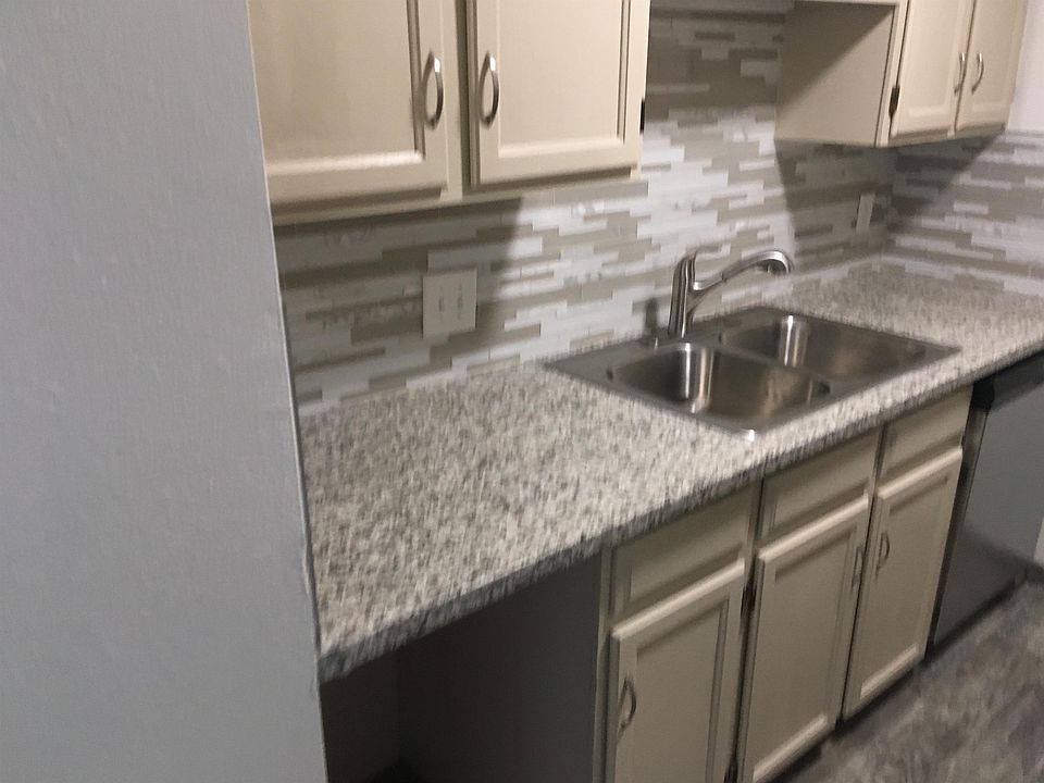 1st image of 2601 W Broadway Blvd