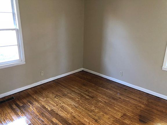 5th image of 2049 E Legrande Ave