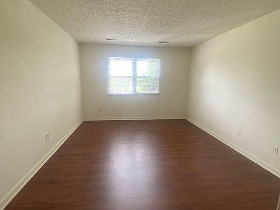 4th image of 235 Mary Ann Dr #6