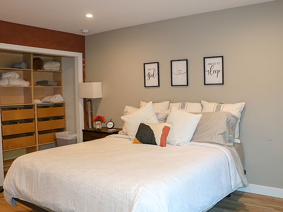 Summer Master room with private bathroom patio with pizza oven nice sitting area