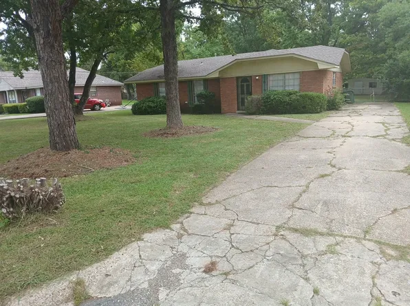 3335 E Brookwood Dr, Montgomery, AL 36116