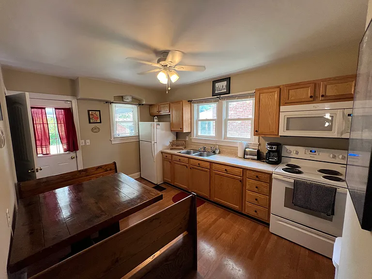 122 Olive Ave — Photo 4