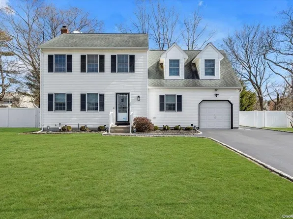 929 John Avenue, Bayport, NY 11705