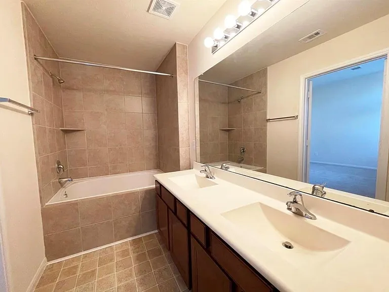 8318 Greys Ln — Photo 8