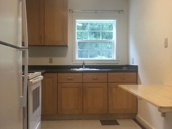 3rd image of 10 Orange Dr Unit 4