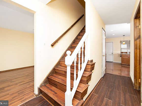2nd image of 28 Inskeep Ct