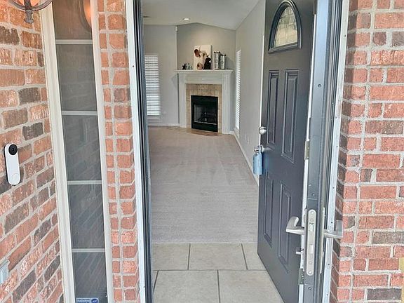 4th image of 3717 NE Fieldcrest Dr