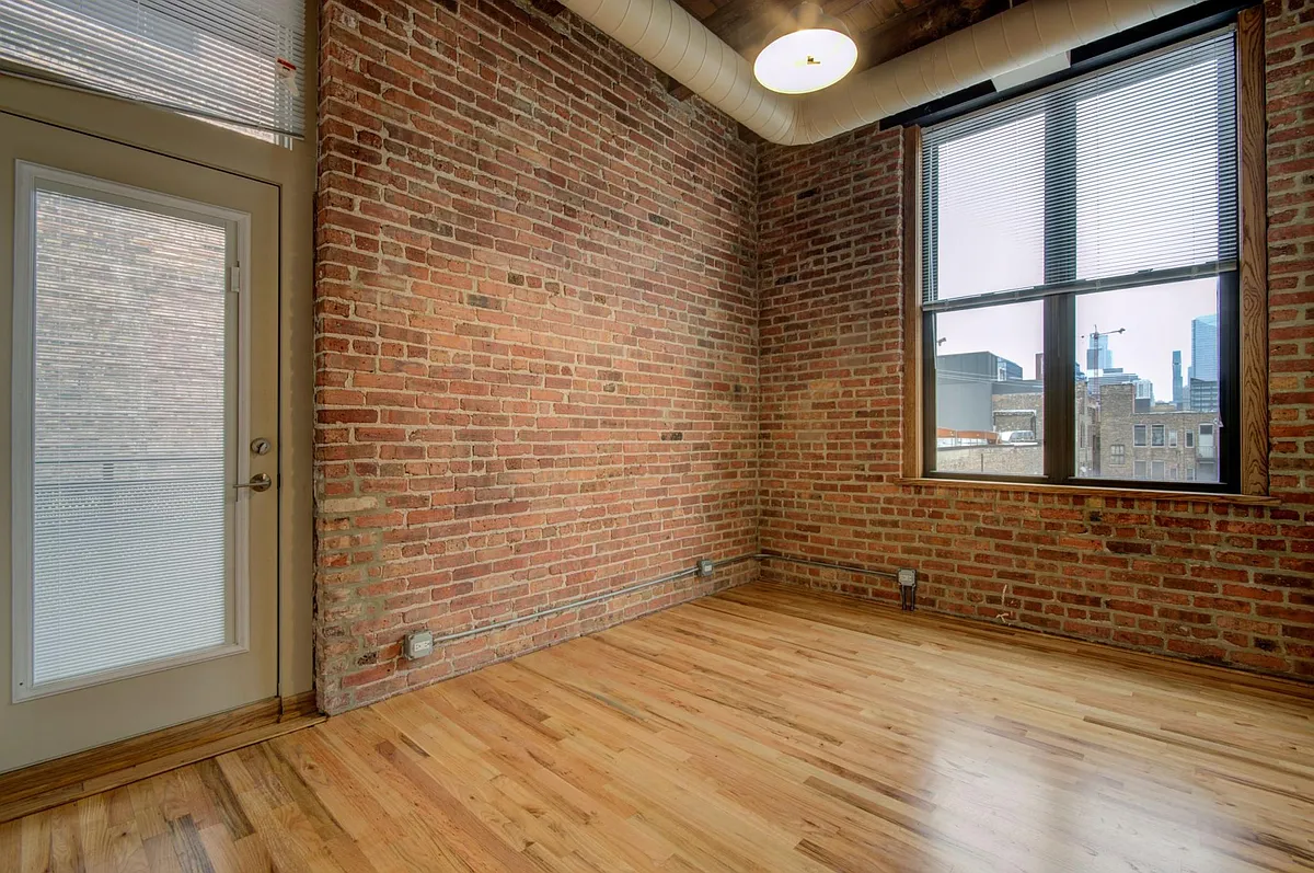 Building Photo - 216 N May St #203