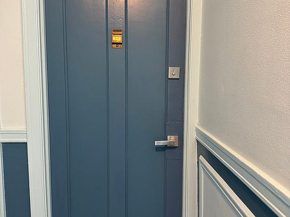 2nd image of 840 W Ainslie St APT C1
