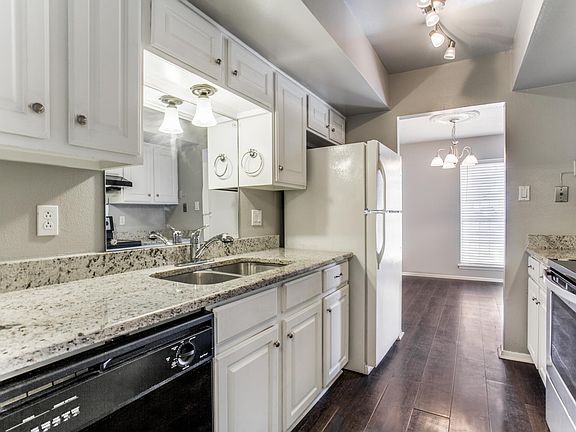 3rd image of 1018 Fabulous Dr APT C