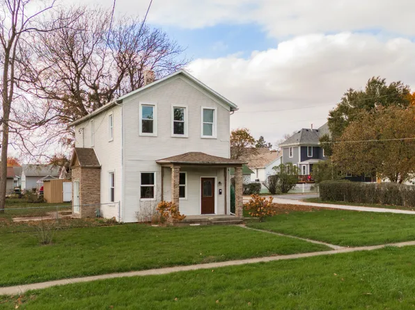 158 S Sycamore St, El Paso, IL 61738