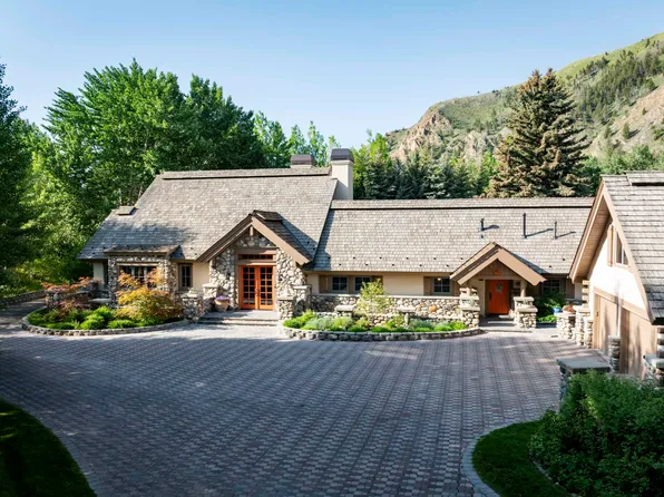 101 River Grove Ln, Hailey, ID 83333