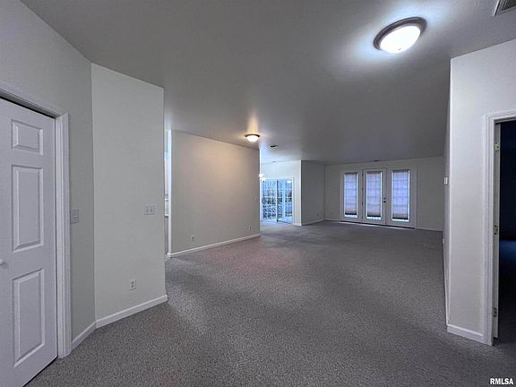 4th image of 1001 Villa Ct
