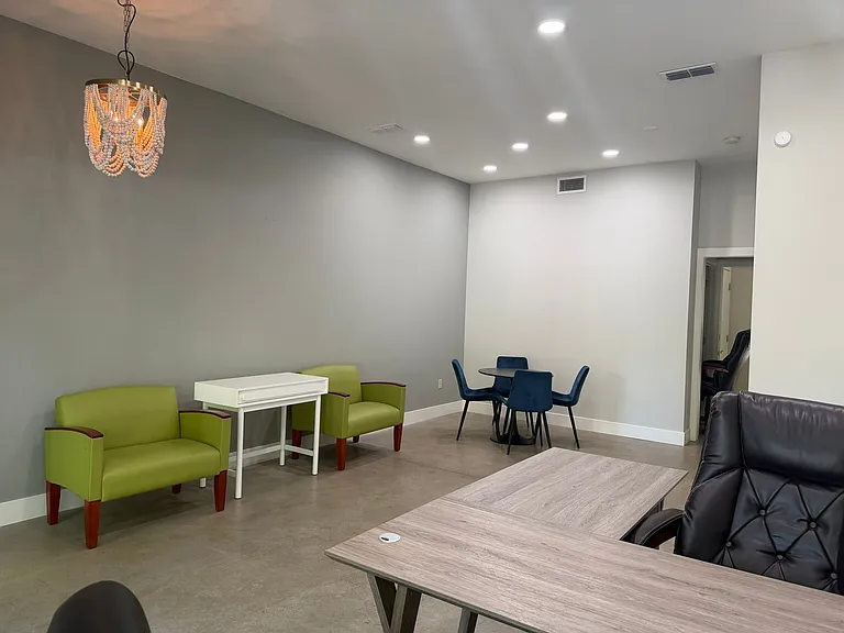 2907 35th St #9 — Photo 3