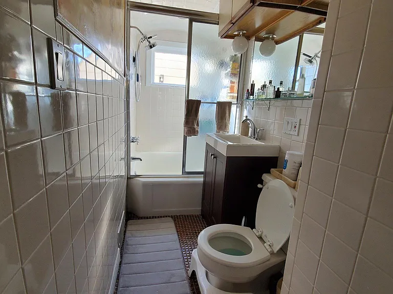 233 N Summit St — Photo 8