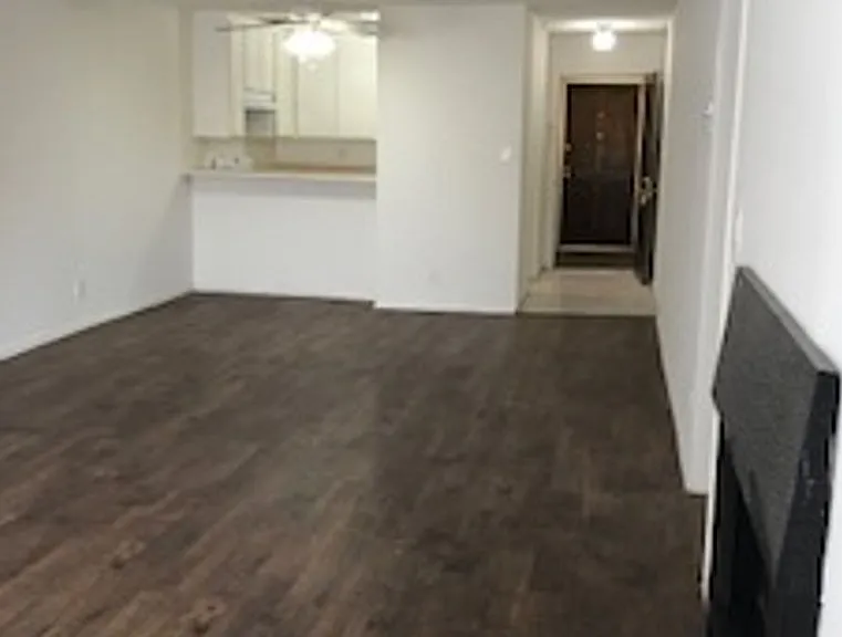 1820 S Bentley Ave — Photo 5