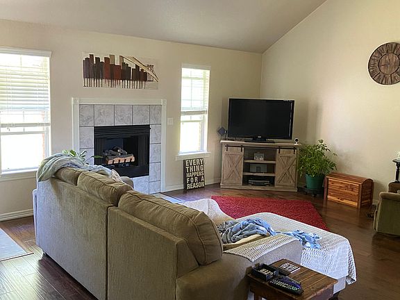 4th image of 522 Applewood Ave