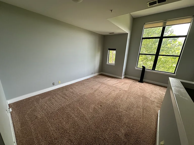 946 E 8th St #946 — Photo 5