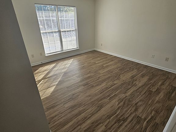 2nd image of 2527 Hilltop Dr #3