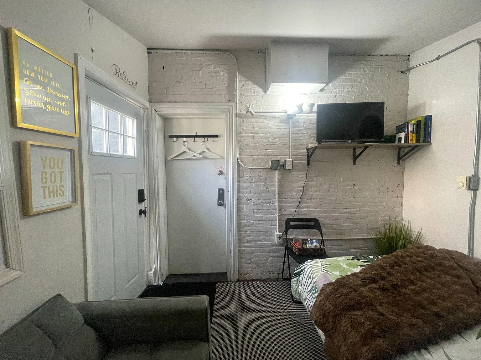 2 bed, 1.0 bath, 700 sqft, $1,243 — Photo 2