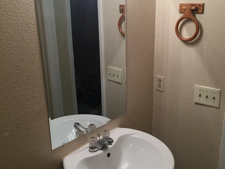 1501 Lynne Renee Ct #B — Photo 9