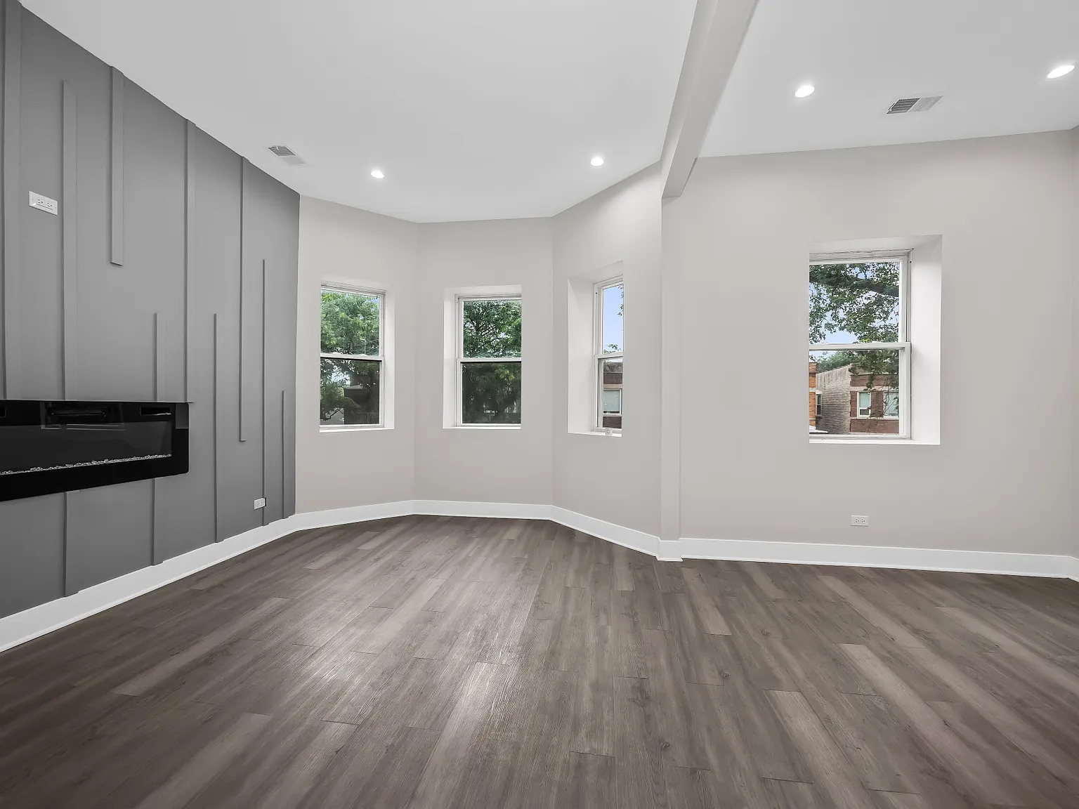 3 bed, 1200 sqft, $1,800 — Photo 2
