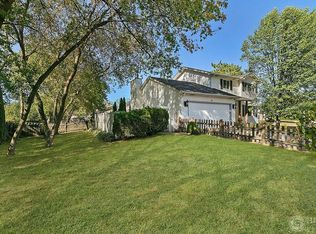 10 Butterfield Rd, Lake Zurich, IL 60047