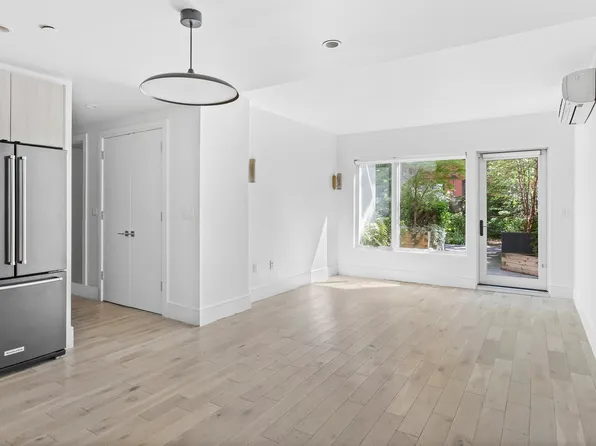 15 East 19th Street image 4 of 19