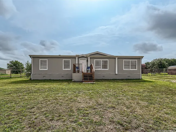 123 KICKAPOO TRL, Seguin, TX 78155