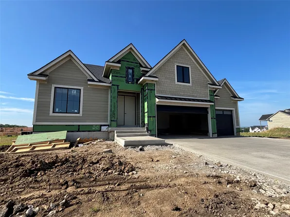 8294 Edgewood Ct, West Des Moines, IA 50266
