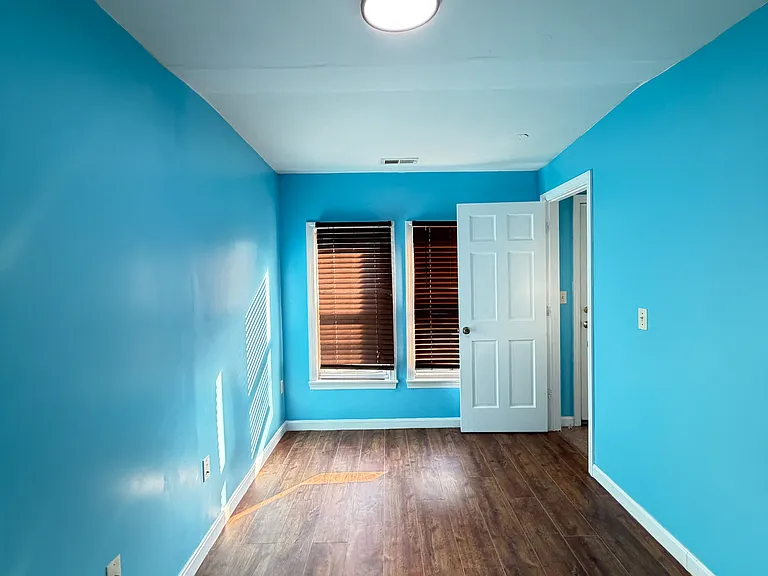 18 Edinboro Ave — Photo 5