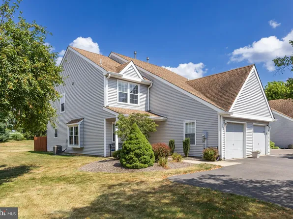 324 Birch Hollow Dr, Bordentown, NJ 08505