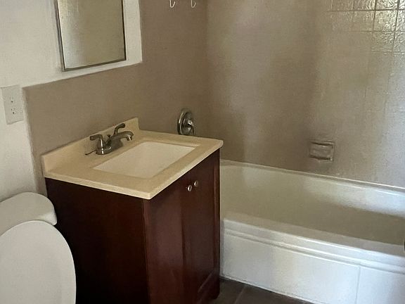 4th image of 304 Palm Dr