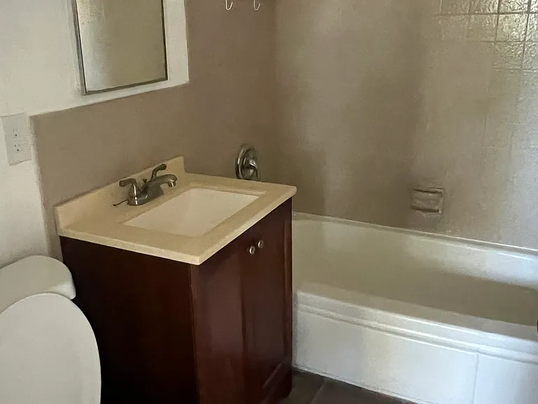 304 Palm Dr — Photo 4