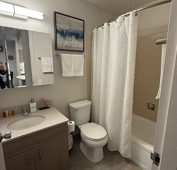 1135 N Dearborn St #402 — Photo 10