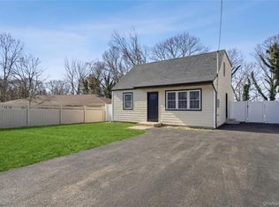 138 Calvert Ave, Ronkonkoma, NY 11779