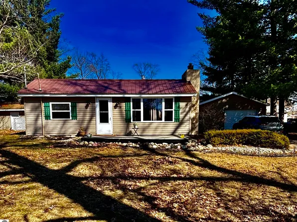 2738 Cathy St, Harrison, MI 48625