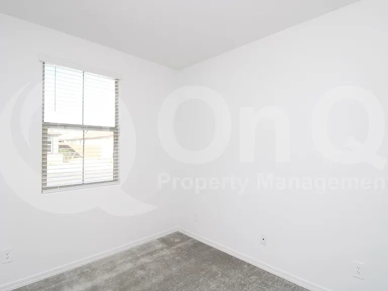15711 W Monroe St — Photo 9