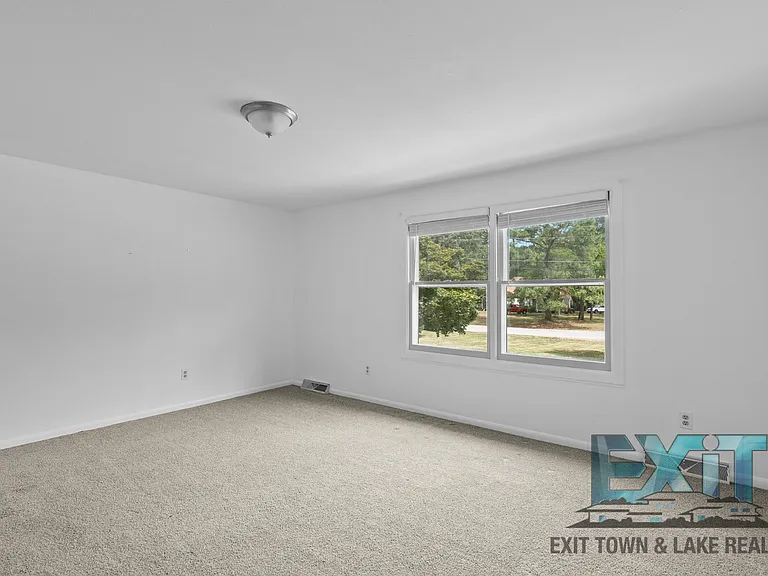 422 Tanglewood Dr — Photo 25