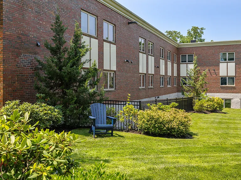 735 Truman Apartments — Photo 3