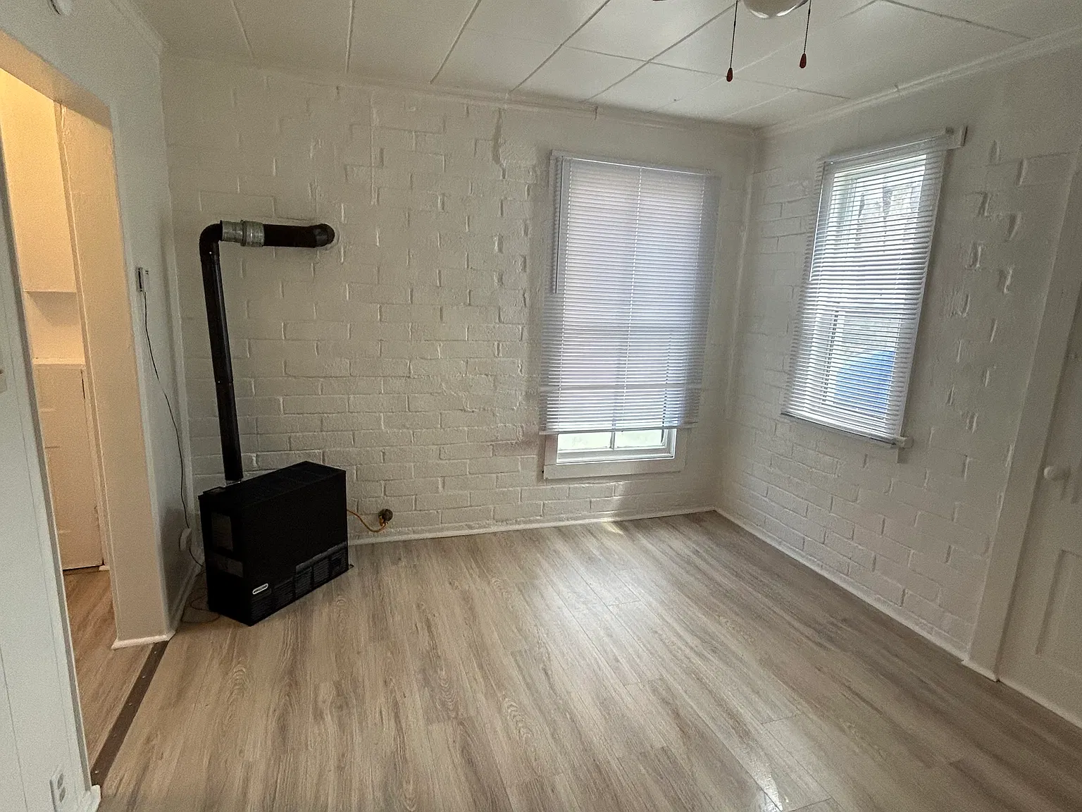 1 bed, 400 sqft, $1,000 — Photo 2