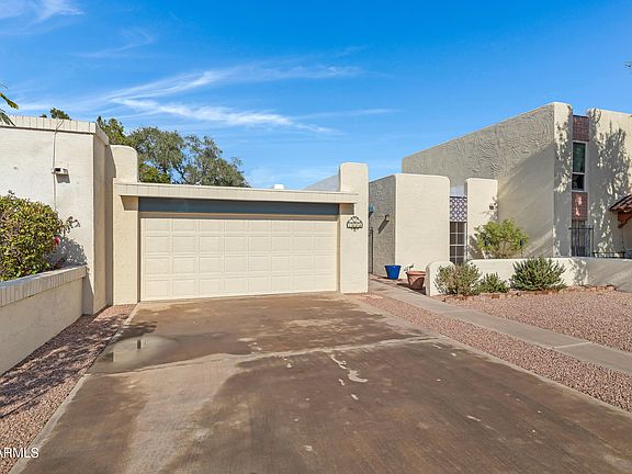 2nd image of 1008 E LAGUNA Drive