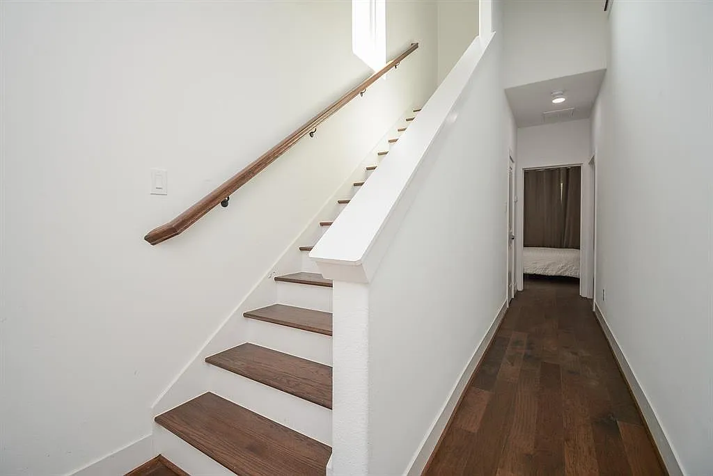 3 bed, 3.5 bath, 2145 sqft, $2,995 — Photo 3